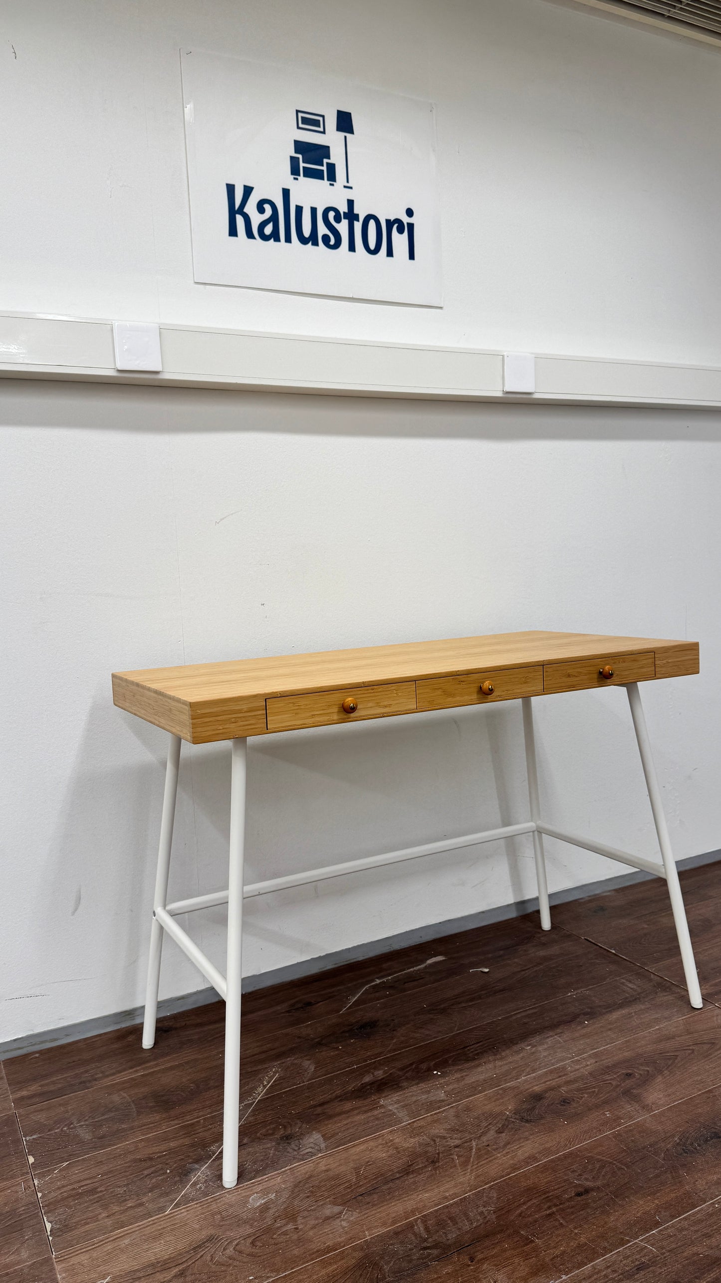 Ikea LILLÅSEN Työpöytä, bambu, 102x49 cm Kalustori