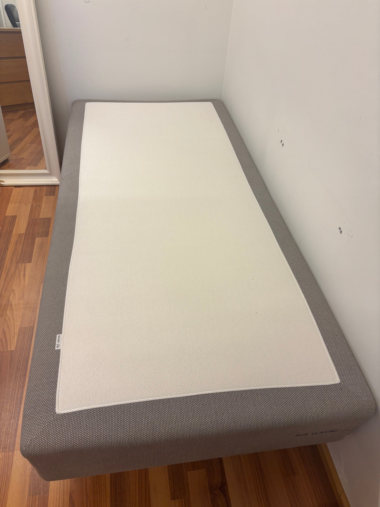 90cm x 200cm DUX Sänky