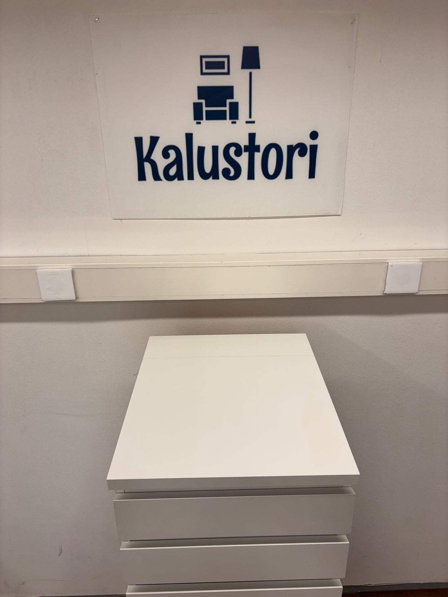 Ikea MALM Korkea Lipasto Peilillä 123x48 cm Kalustori
