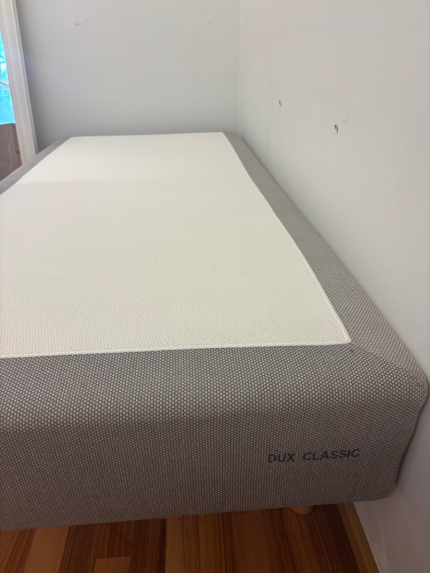 90cm x 200cm DUX Sänky