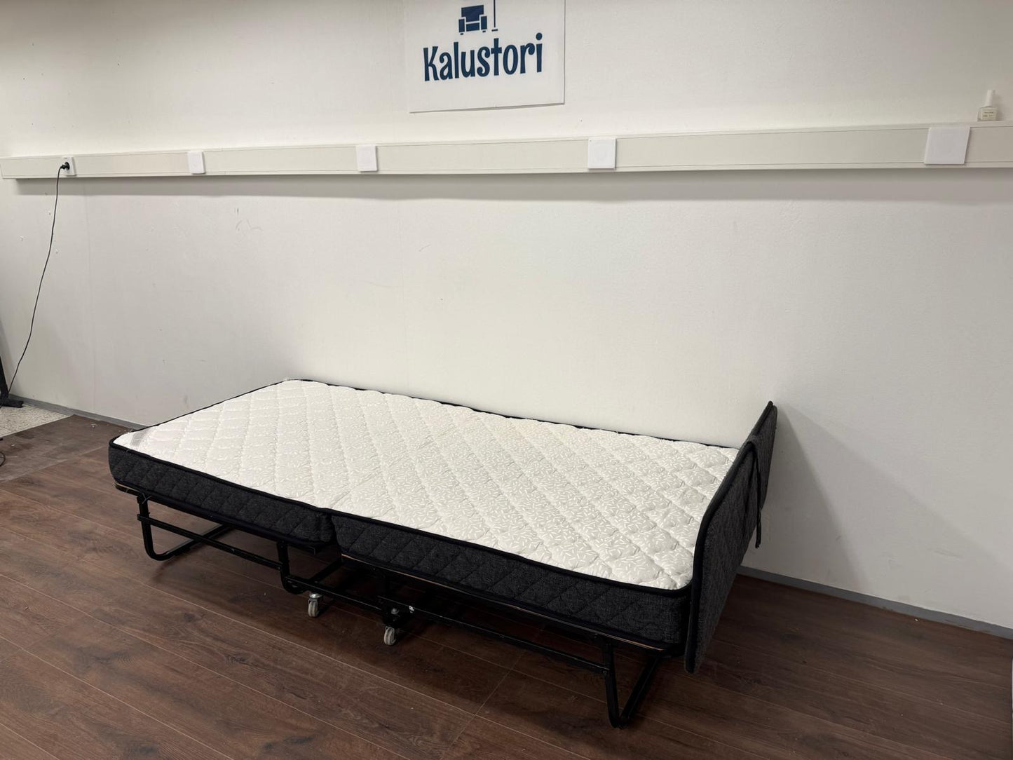 Vieräs Sänky Kalustori