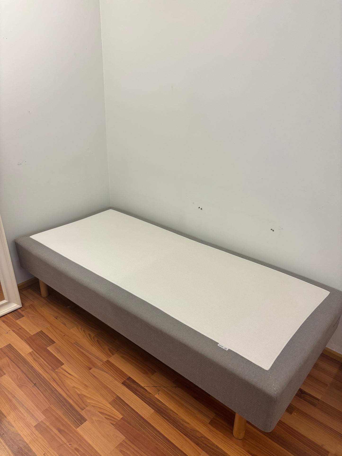 90cm x 200cm DUX Sänky