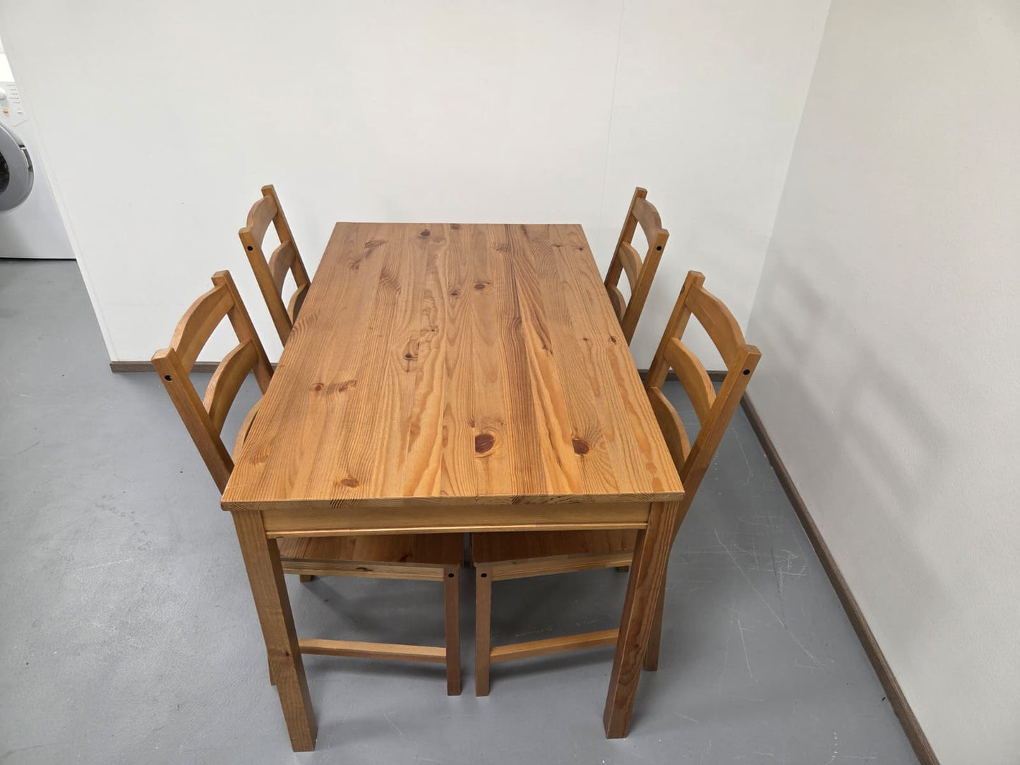 Ikea Jokkmokk Ruokapöytä ja 4 Tuolia
