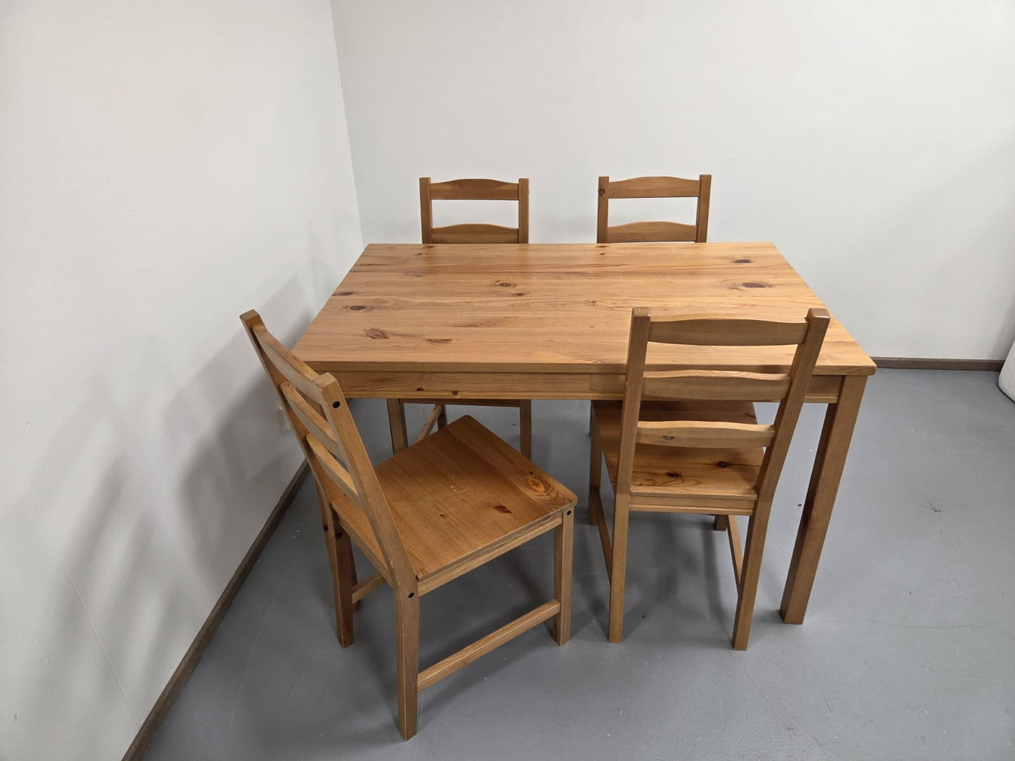 Ikea Jokkmokk Ruokapöytä ja 4 Tuolia