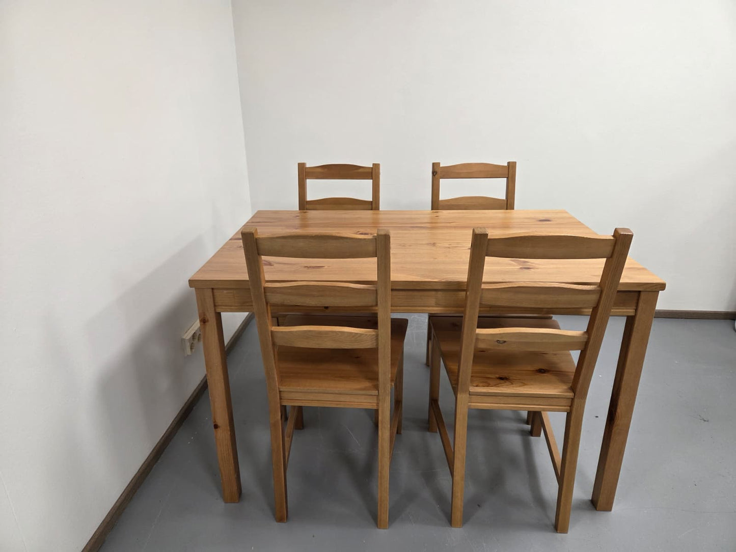 Ikea Jokkmokk Ruokapöytä ja 4 Tuolia
