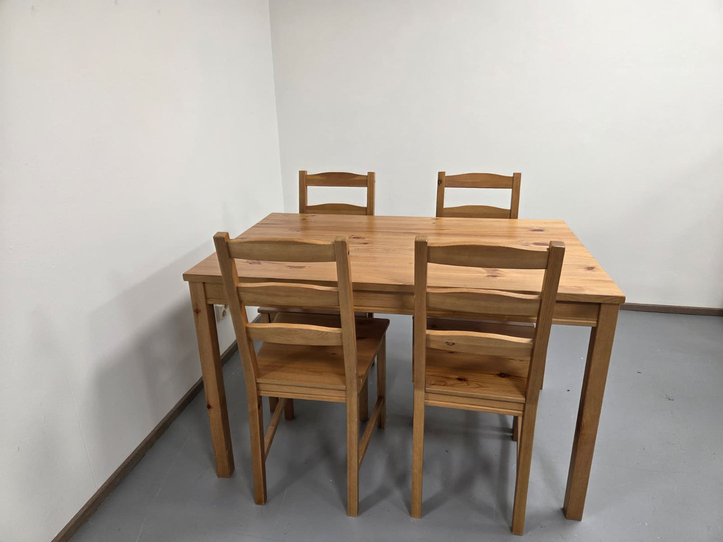 Ikea Jokkmokk Ruokapöytä ja 4 Tuolia
