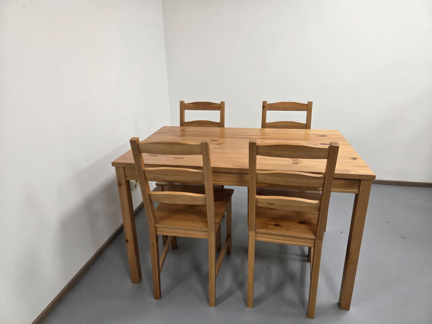 Ikea Jokkmokk Ruokapöytä ja 4 Tuolia