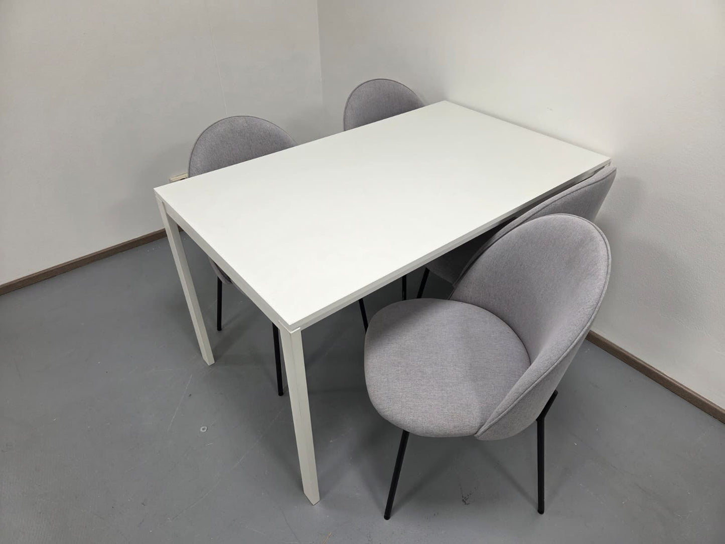 Ikea Melltorp Ruokapöytä ja 4 Tuolia