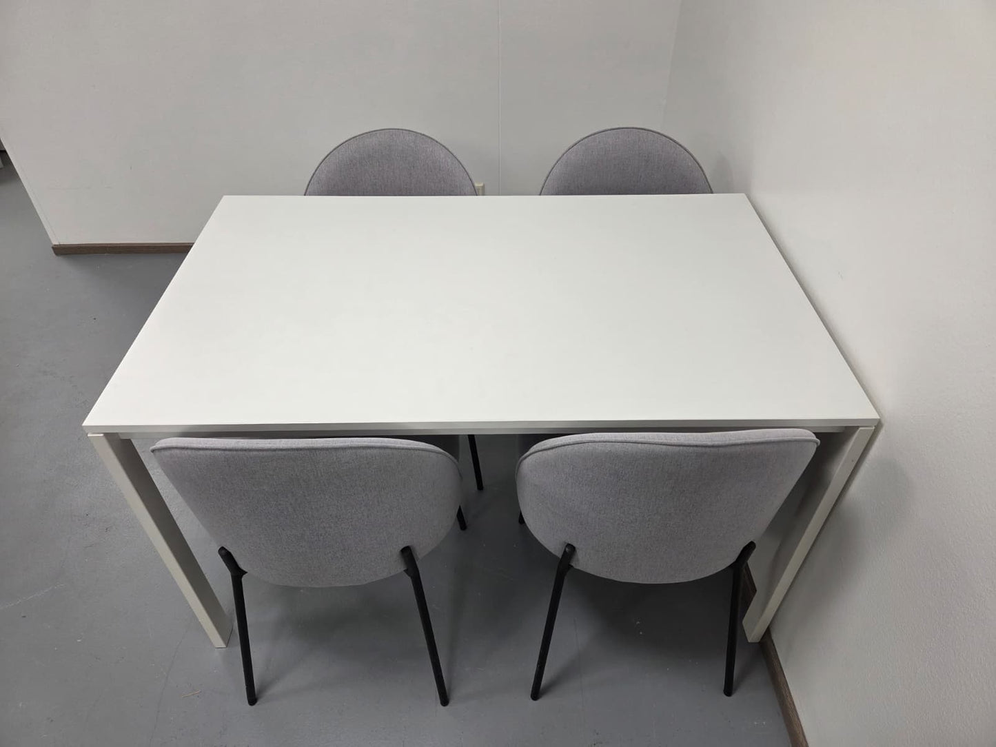 Ikea Melltorp Ruokapöytä ja 4 Tuolia