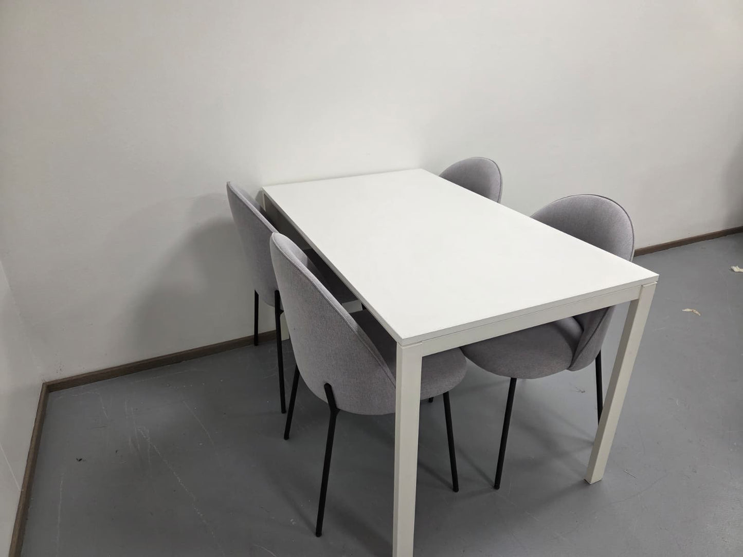 Ikea Melltorp Ruokapöytä ja 4 Tuolia