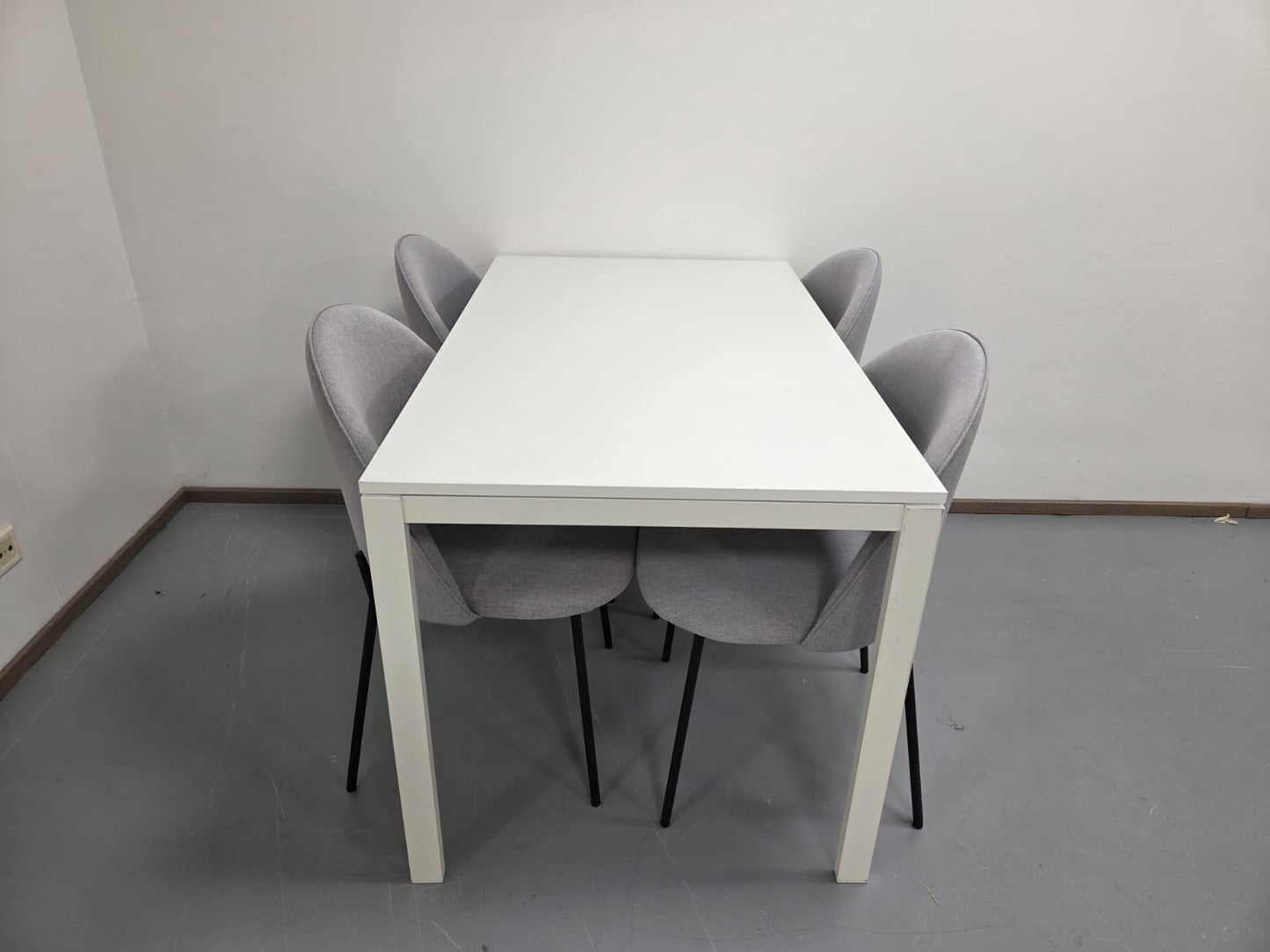 Ikea Melltorp Ruokapöytä ja 4 Tuolia