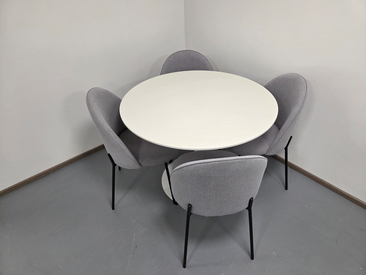 Pyöreä Ruokapöytä ja 4 Tuolia
