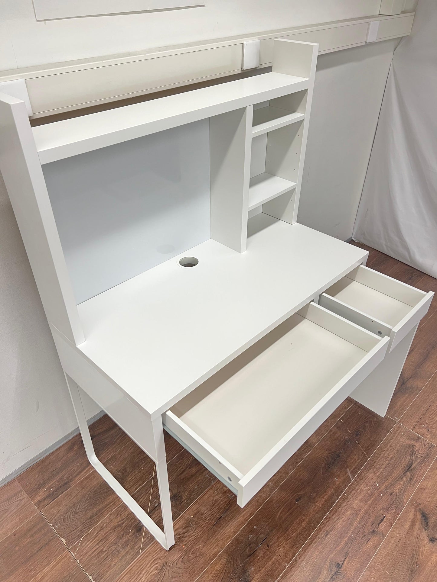 Ikea MICKE Työpöytä, valkoinen,105x50 cm Kalustori