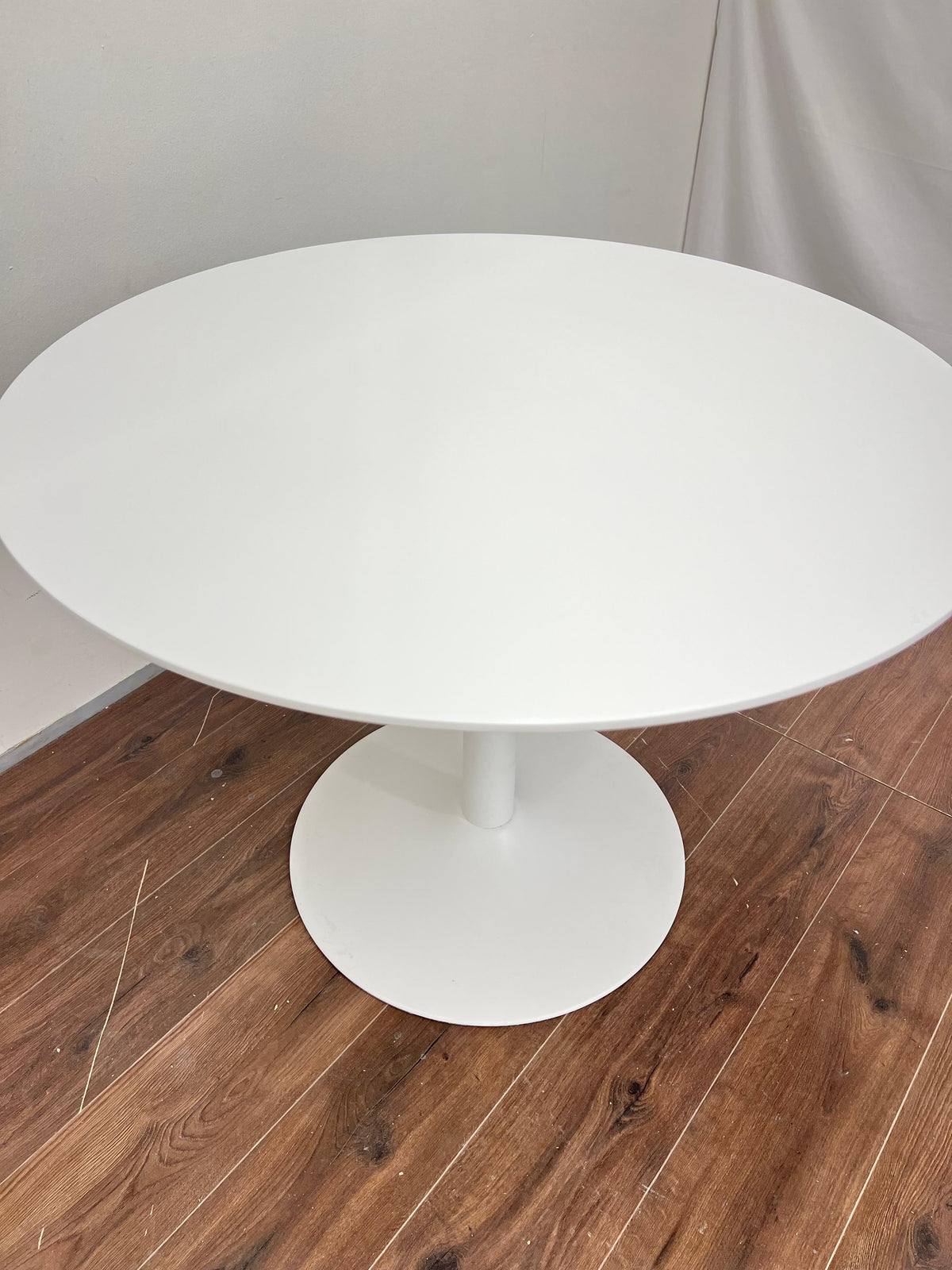 Ikea DOCKSTA pyöreä keittiön pöytä , valkoinen, 4 istumapaikkaa, 103 cm Kalustori