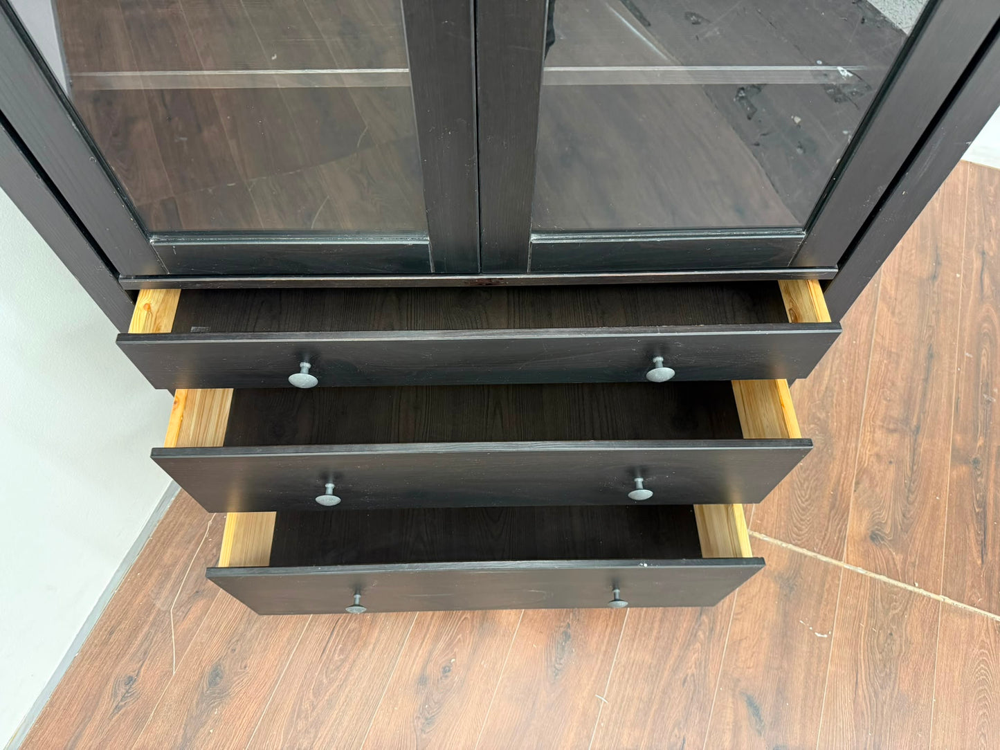 Ikea HEMNES Vitriinikaappi, 3 laatikkoa, mustanruskea 90x197 cm Kalustori