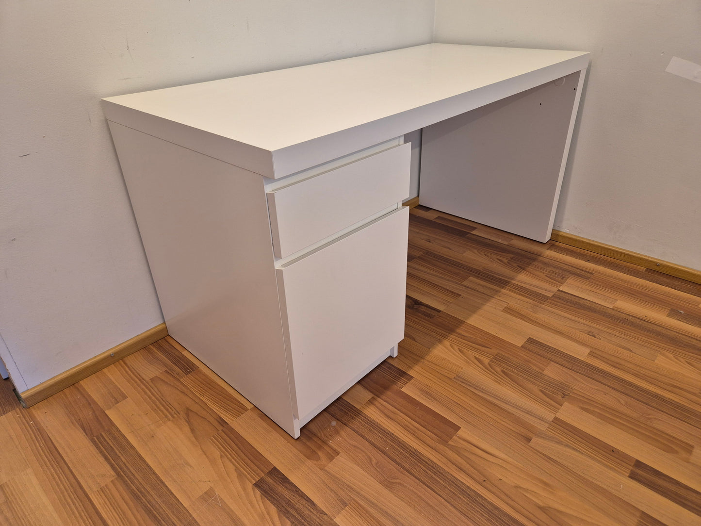 Ikea Malm Työpöytä