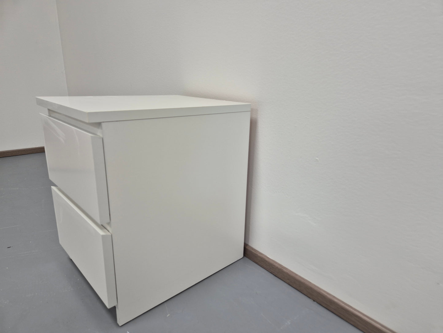 Ikea Malm Yöpöytä