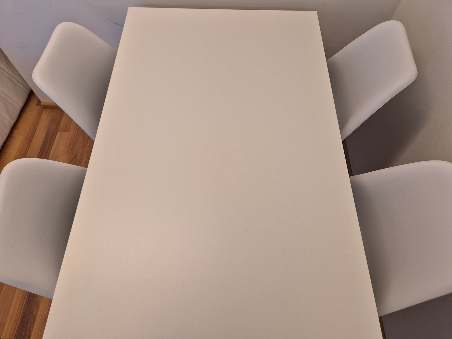Ikea Melltorp Ruokapöytä ja 4 Tuolia