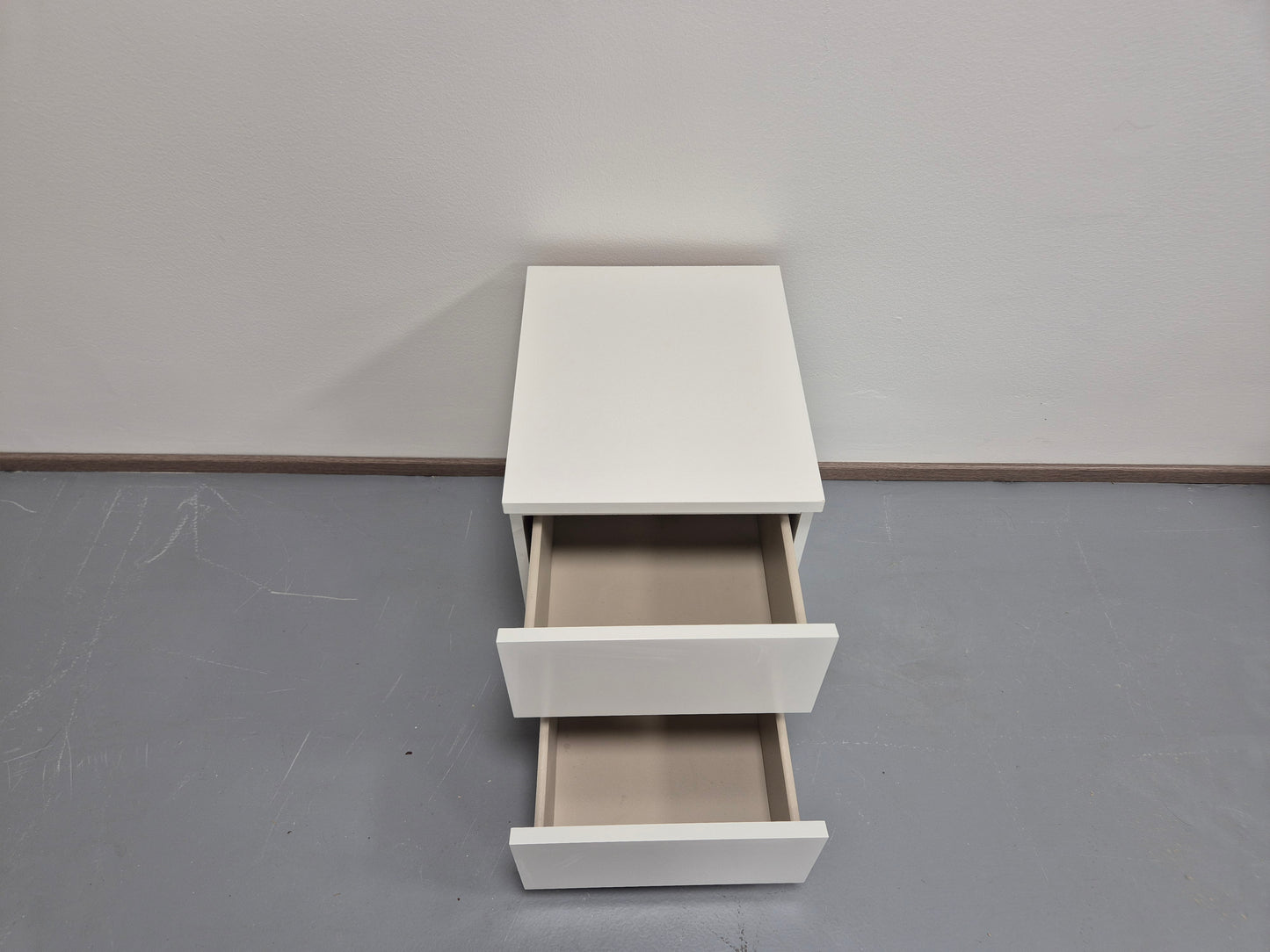 Ikea Malm Yöpöytä