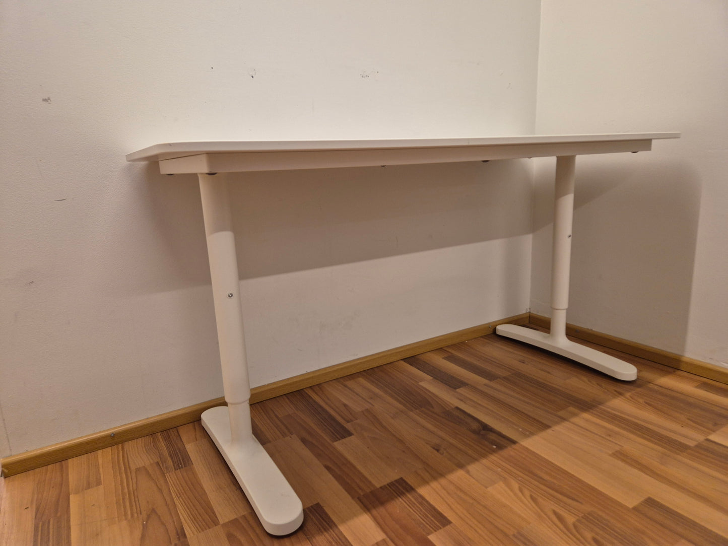 Ikea Bekant Työpöytä