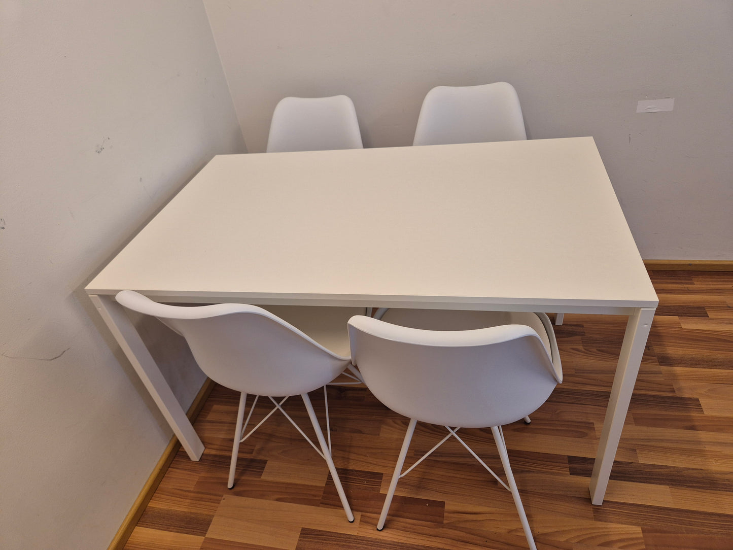 Ikea Melltorp Ruokapöytä ja 4 Tuolia