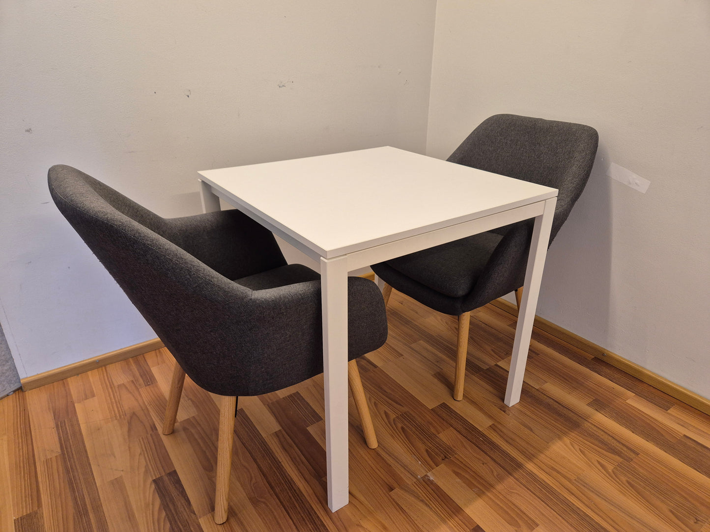 Ikea Melltrop Pöytä ja 2 Jysk tuolia