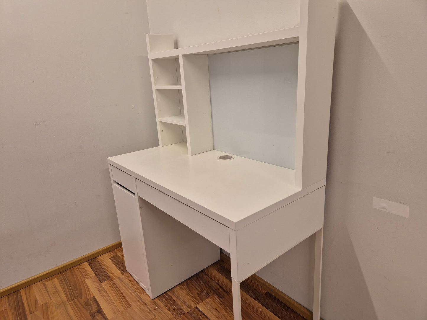 Ikea Micke Työpöytä