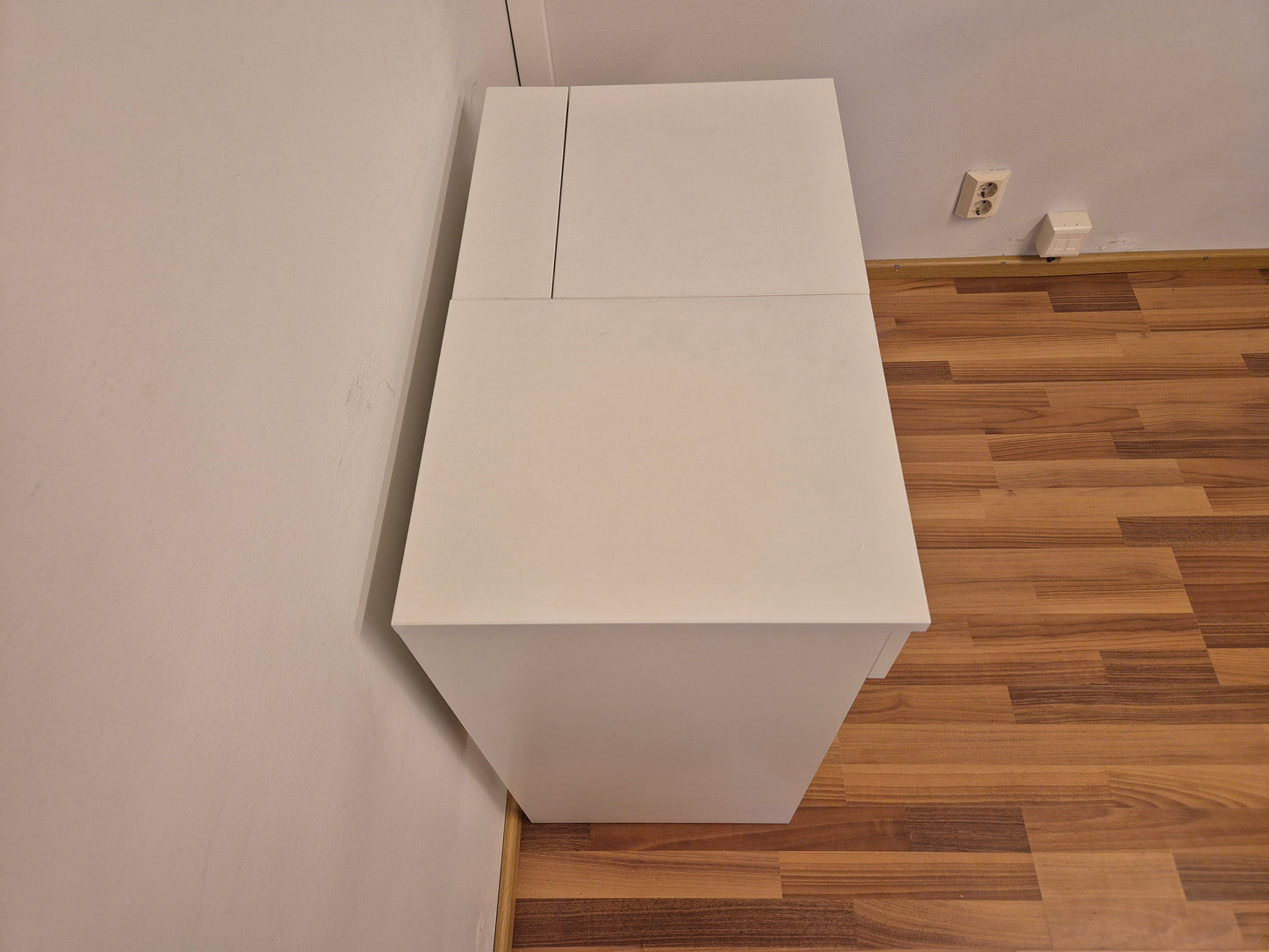 Ikea Brimnes Meikkipöytä