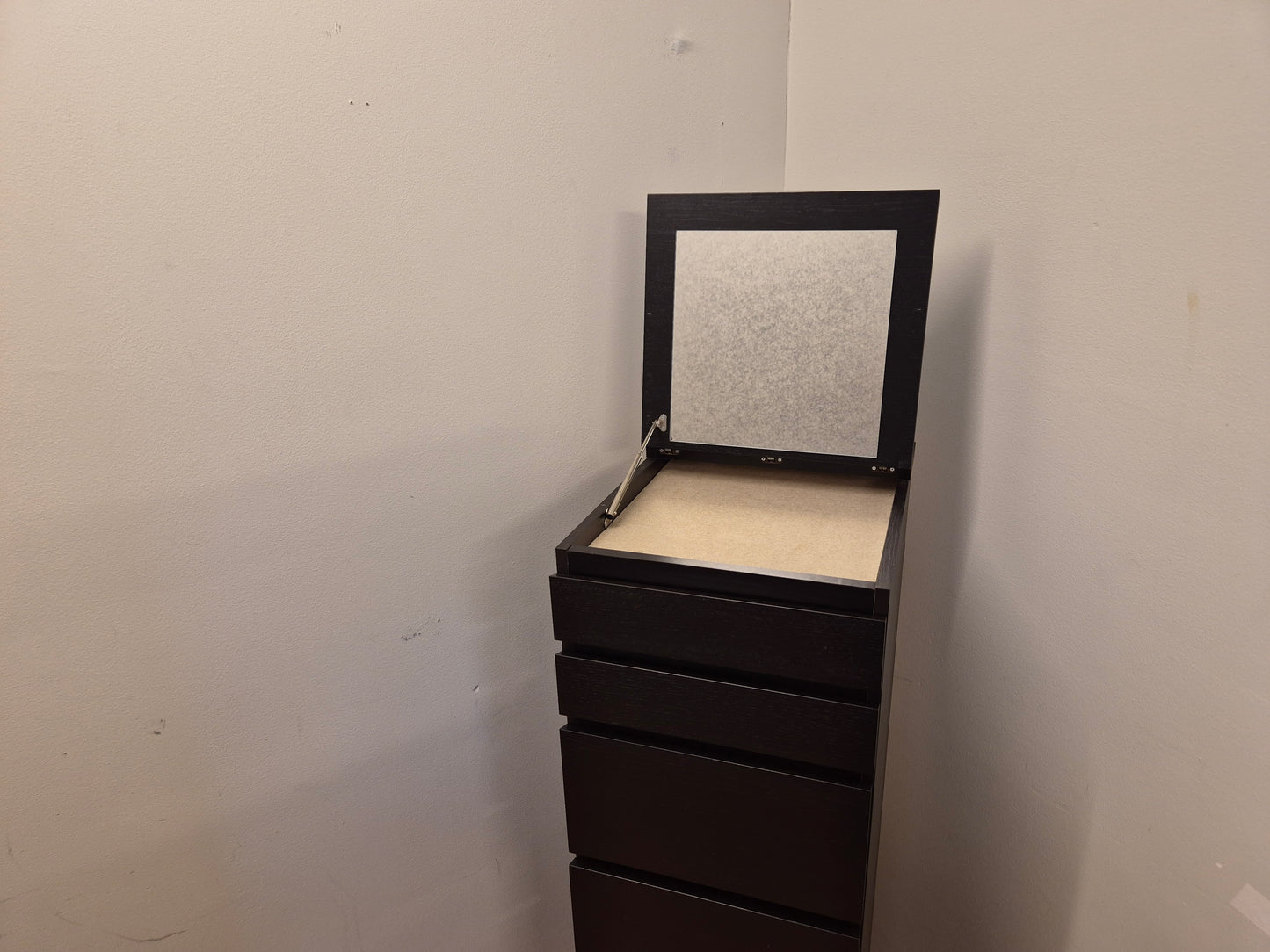 Ikea Peilillä Malm Lipasto