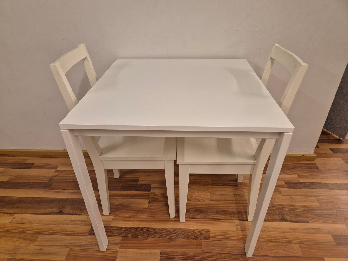 Ikea Melltrop Ruokapöytä ja 2 Tuolia