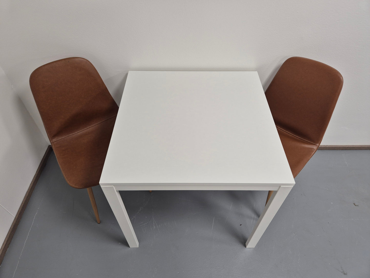 Ikea Melltorp Ruokapöytä ja 2 Jysk Tuoli