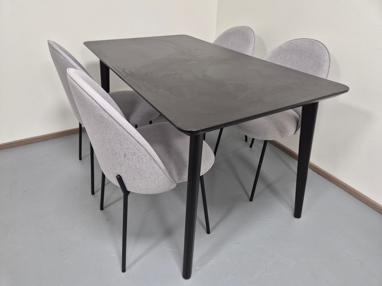 Ikea LISABO Ruokapöytä ja 4 Tuolia