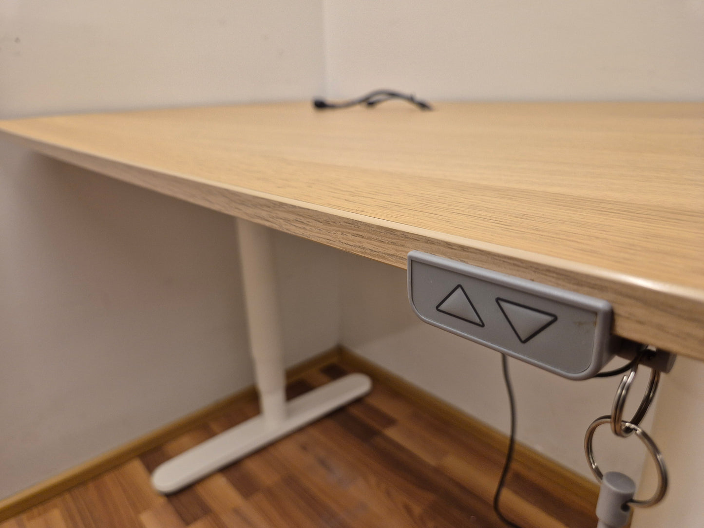 Ikea Bekant Sähköpöytä