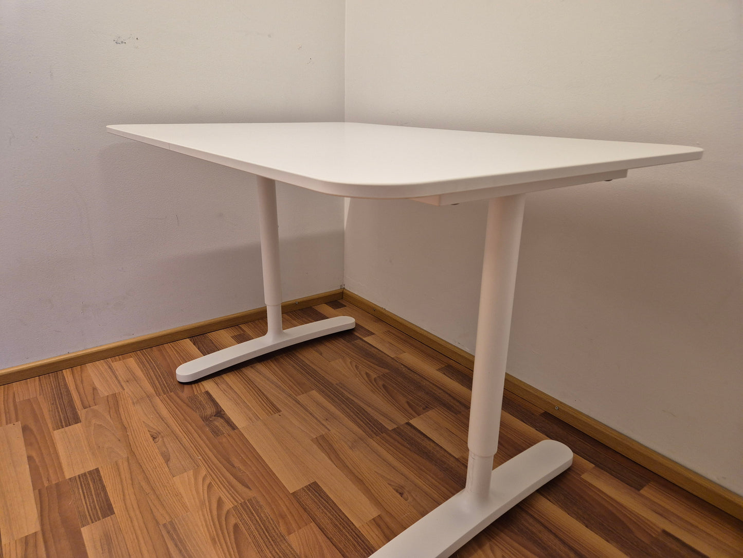 Ikea Bekant Työpöytä