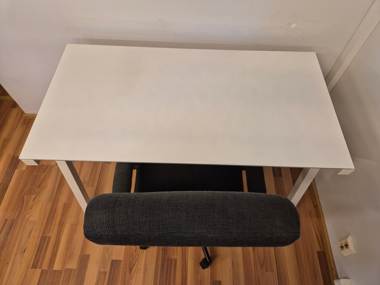Läsinen Työpöytä ja Työtuoli