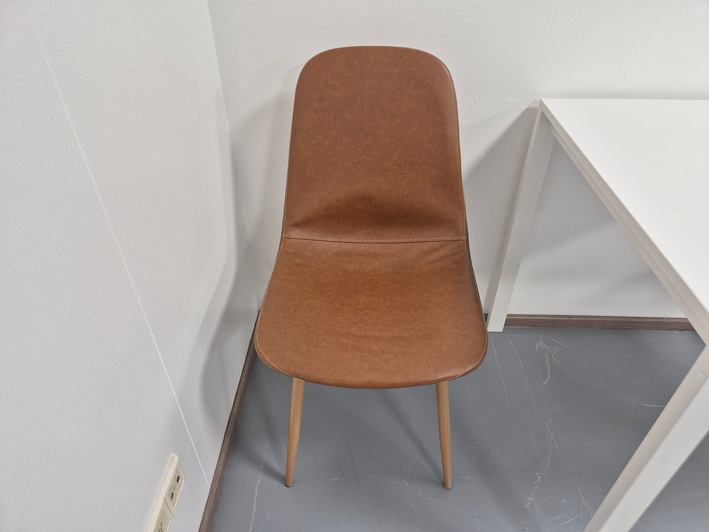 Ikea Melltorp Ruokapöytä ja 2 Jysk Tuoli