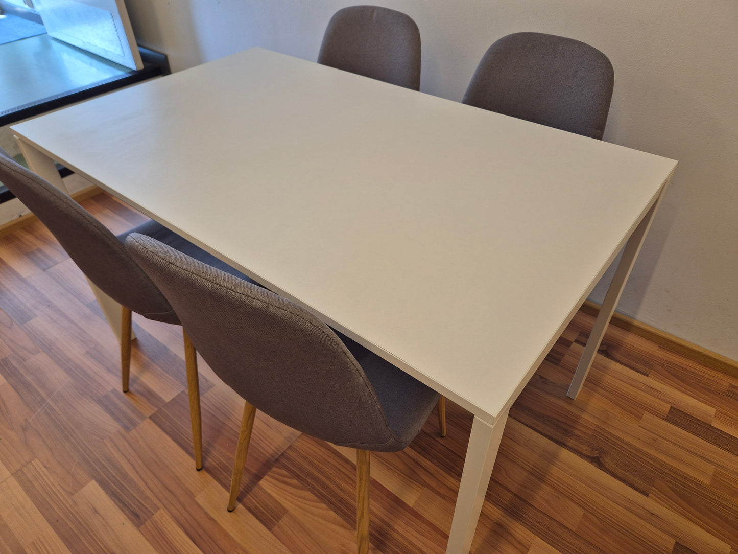 Ikea Melltrop Ruokapöytä ja 4 Tuolia
