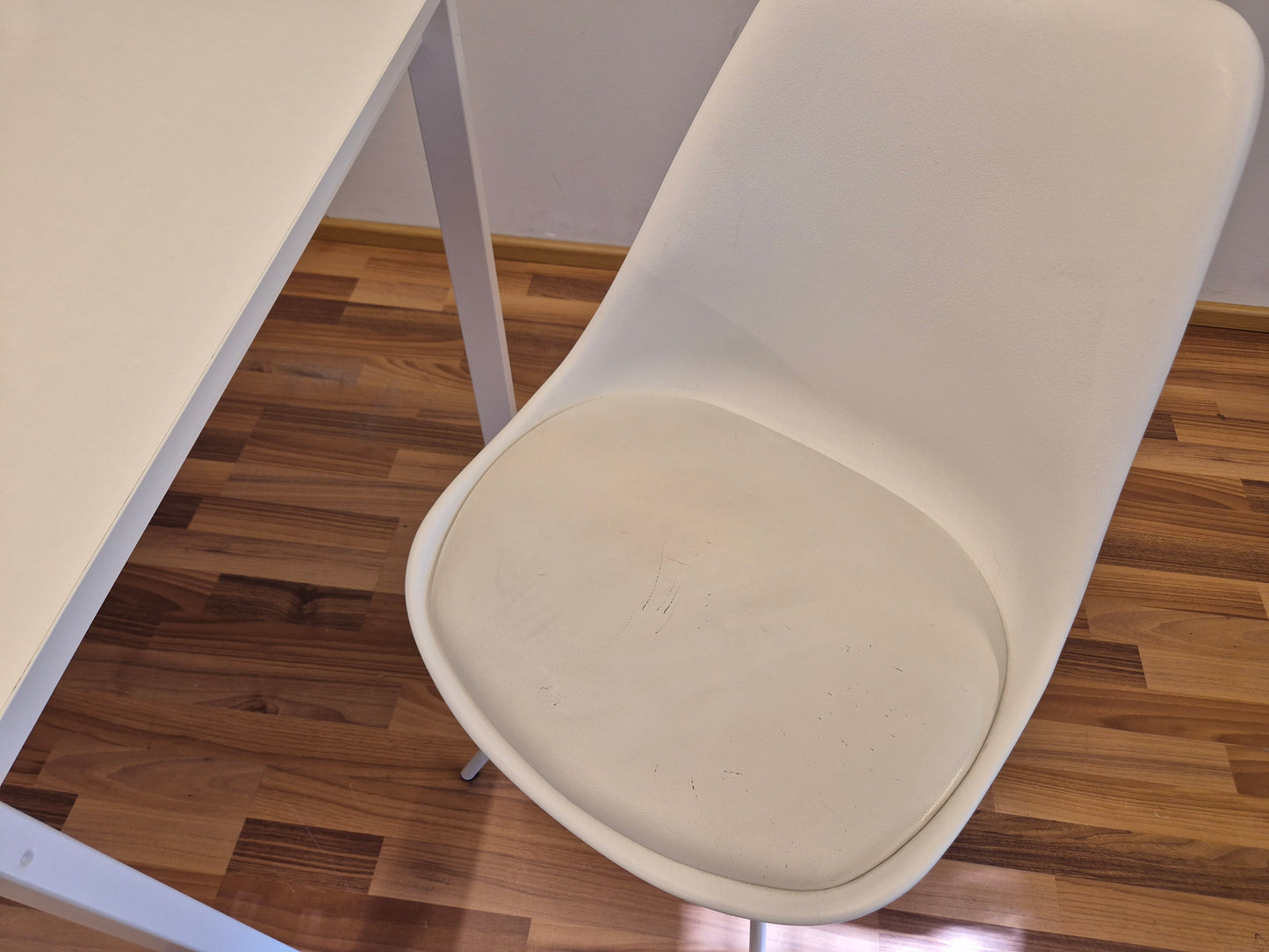 Ikea Melltorp Ruokapöytä ja 2 Tuolia