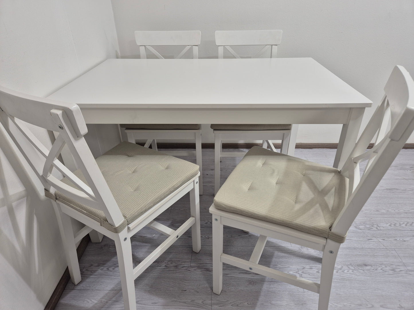 Jysk Ruokapöytä ja 4 Tuolia Kalustori