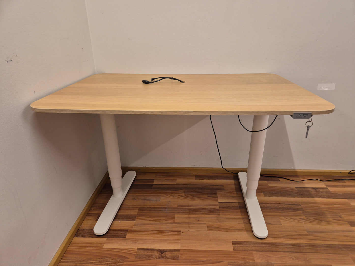Ikea Bekant Sähköpöytä