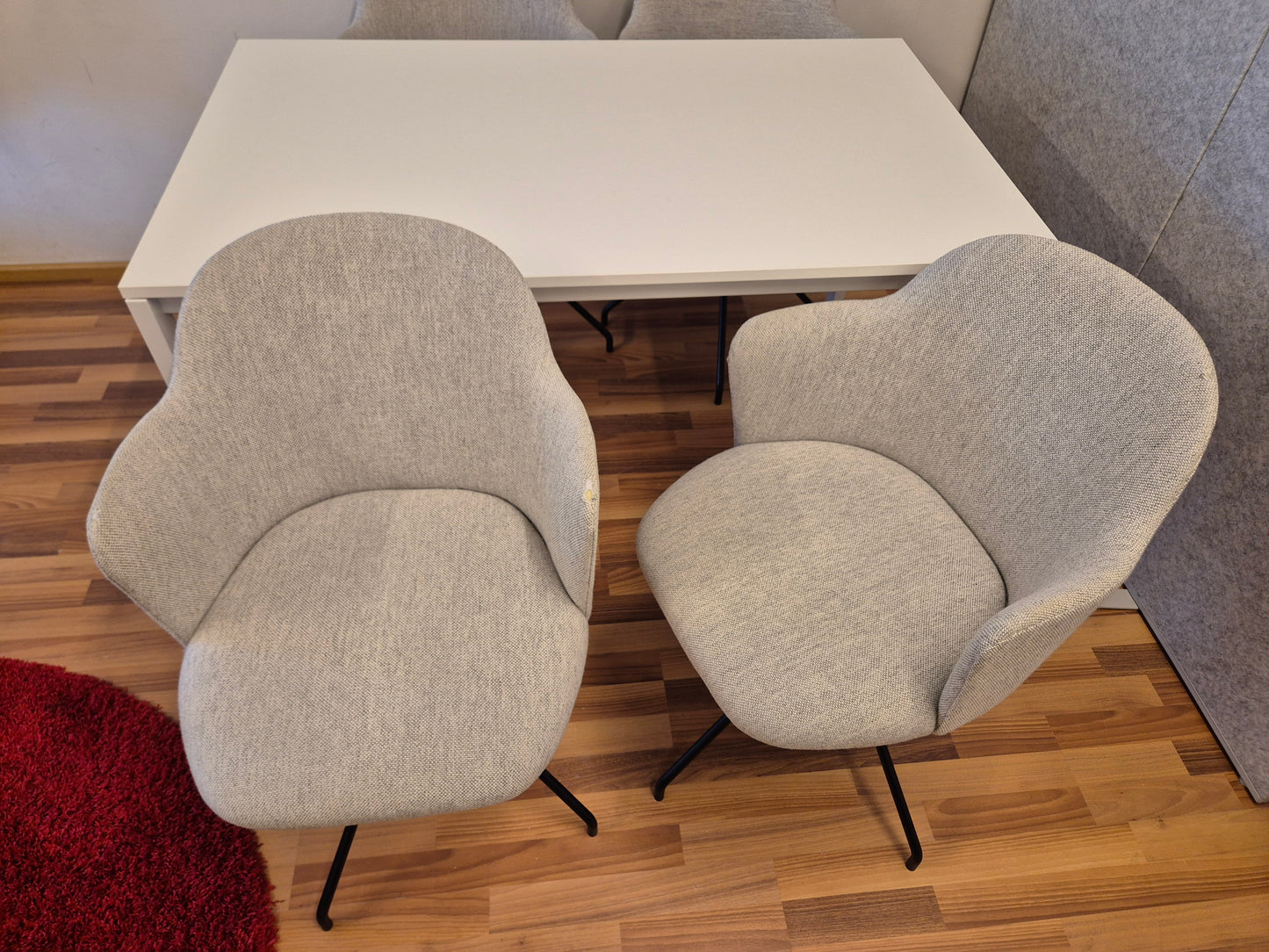 Ikea Melltrop Pöytä ja 4 Pyörivä Tuolia