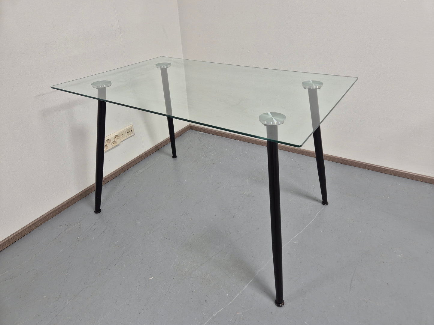 Lasinen Ruokapöytä ja 4 Tuolia