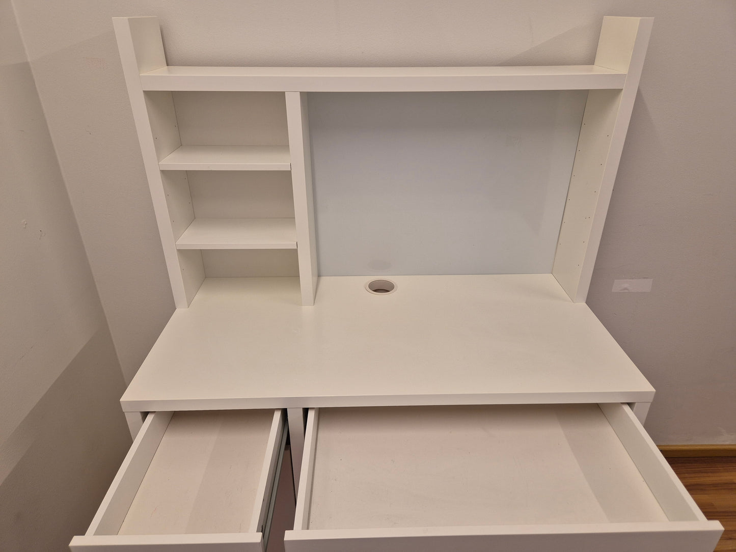 Ikea Micke Työpöytä