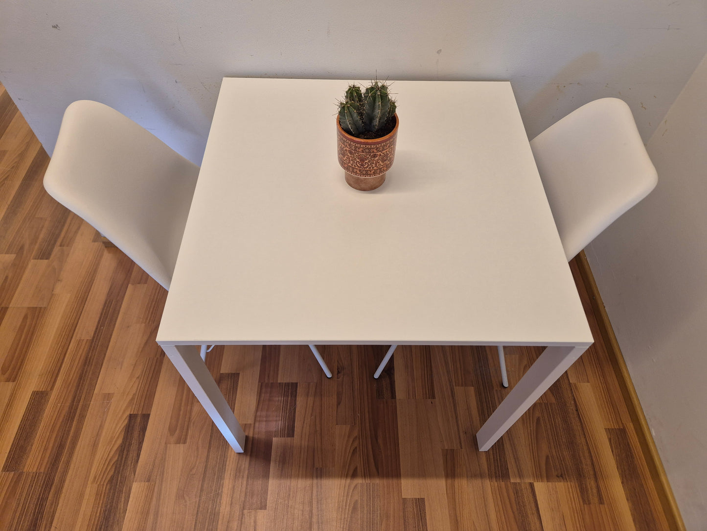 Ikea Melltorp Ruokapöytä ja 2 Tuolia