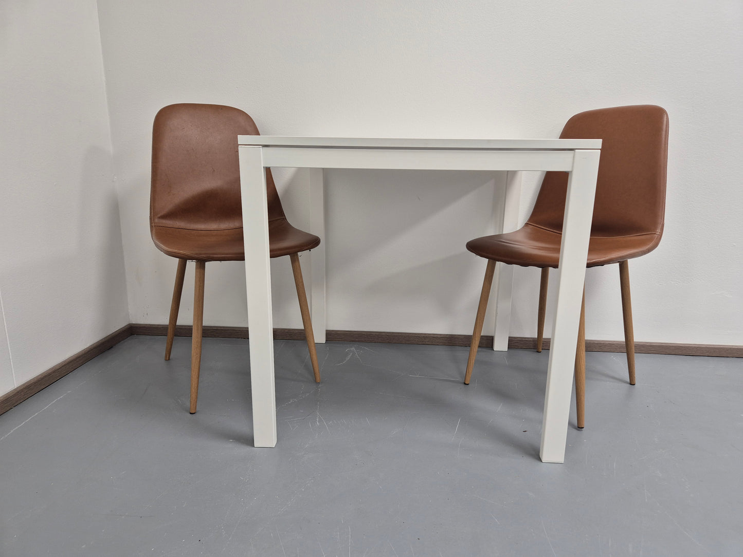 Ikea Melltorp Ruokapöytä ja 2 Jysk Tuoli