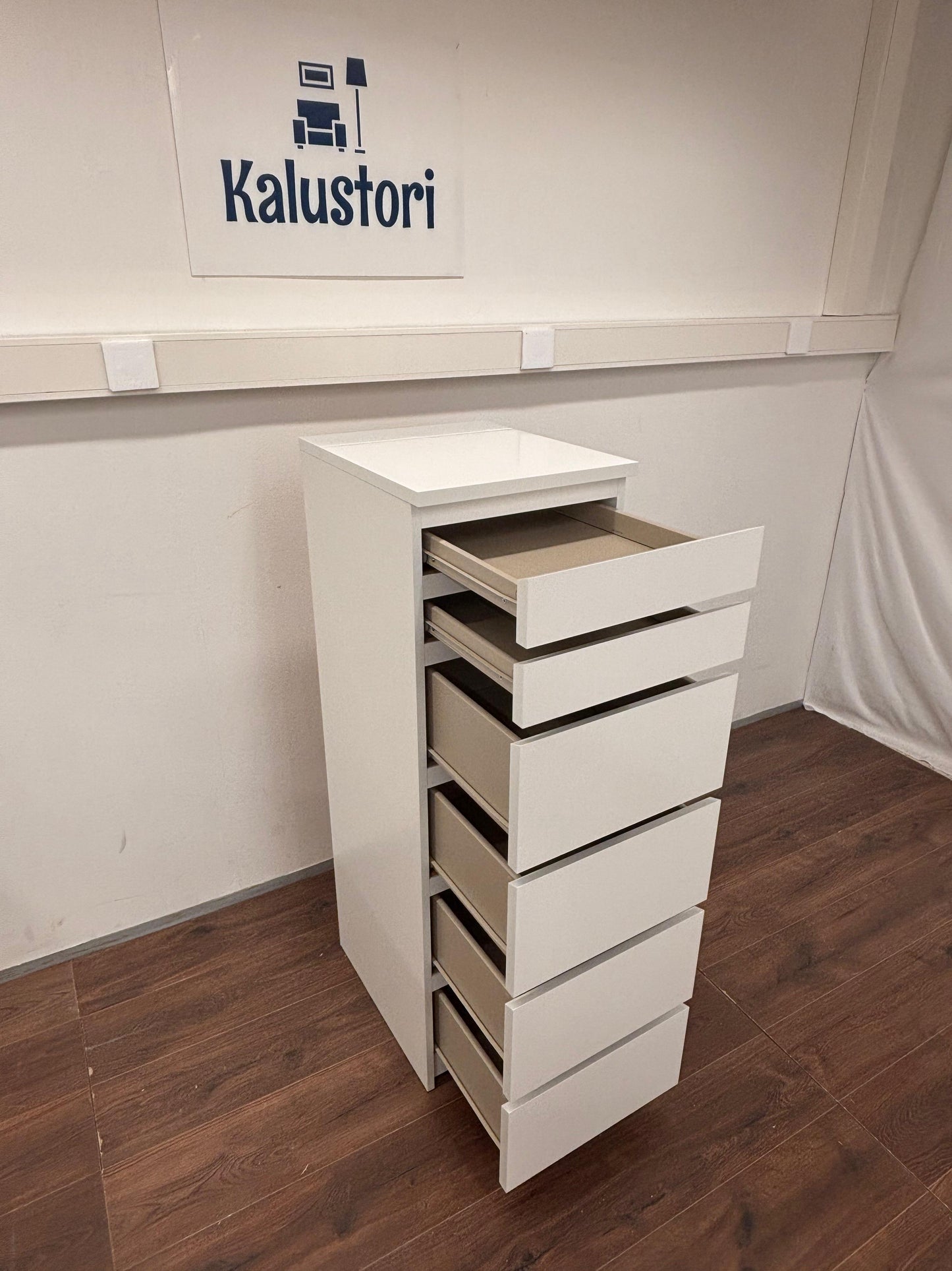 Ikea MALM Korkea Lipasto Peilillä 123x48 cm Kalustori