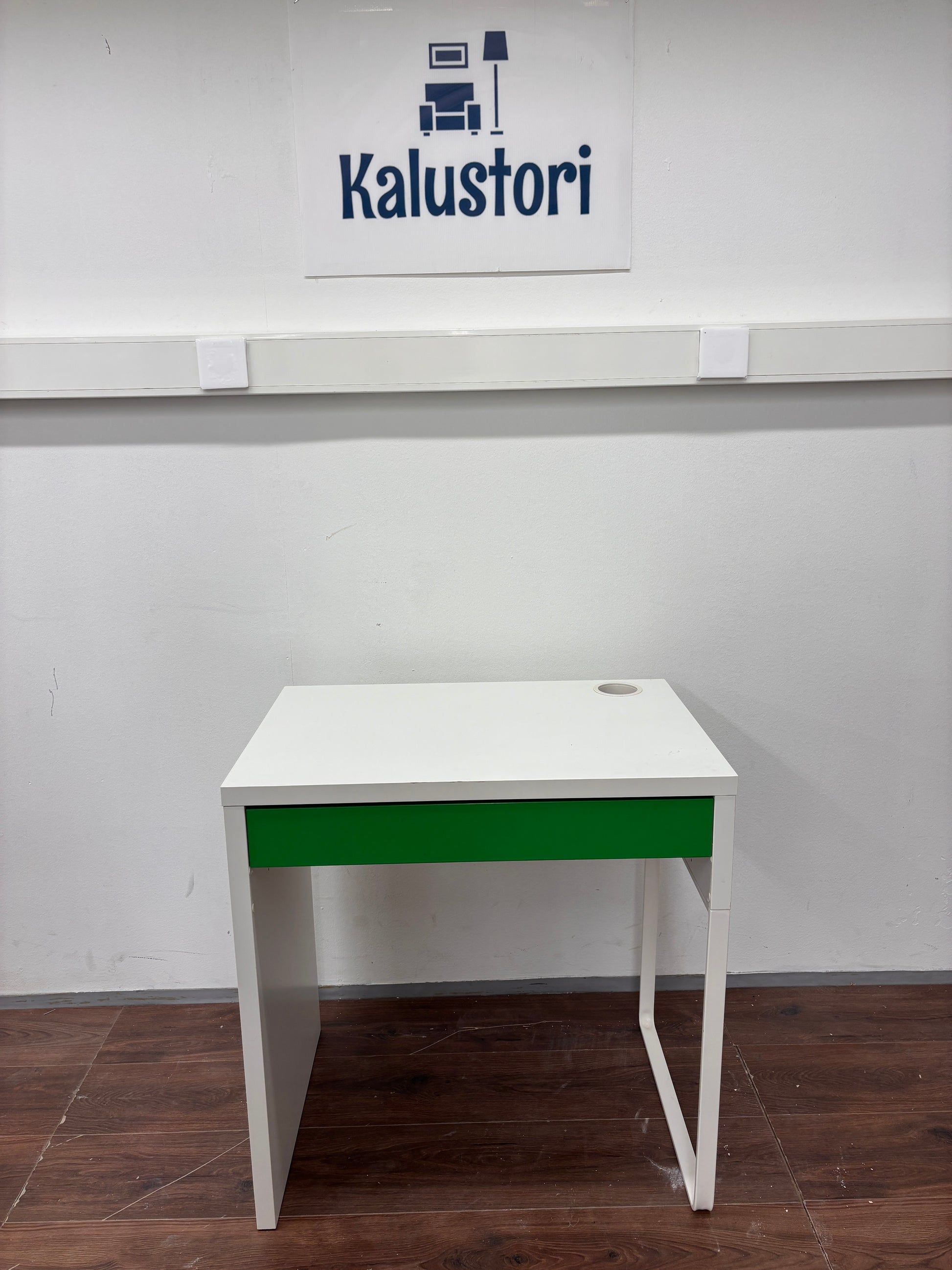 Ikea MICKE Työpöytä, Kalustori