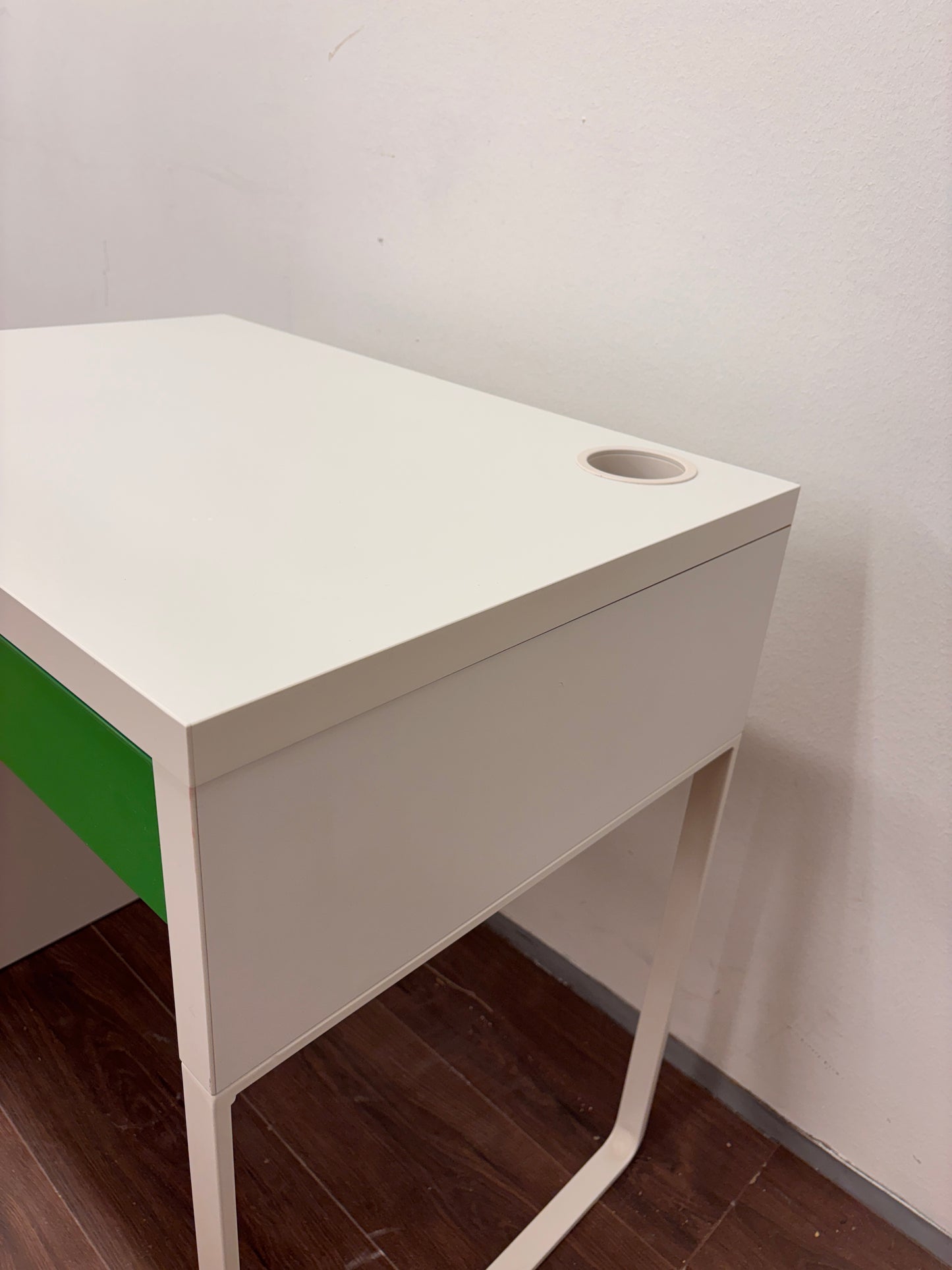 Ikea MICKE Työpöytä,valkoinen-vihreä, 73x50 cm Kalustori