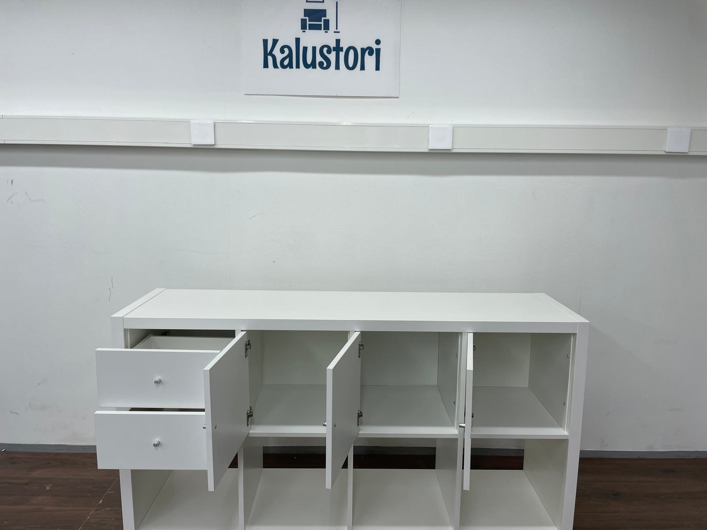 IKEA KALLAX Hylly ja 4 sisustetta, valkoinen Kalustori