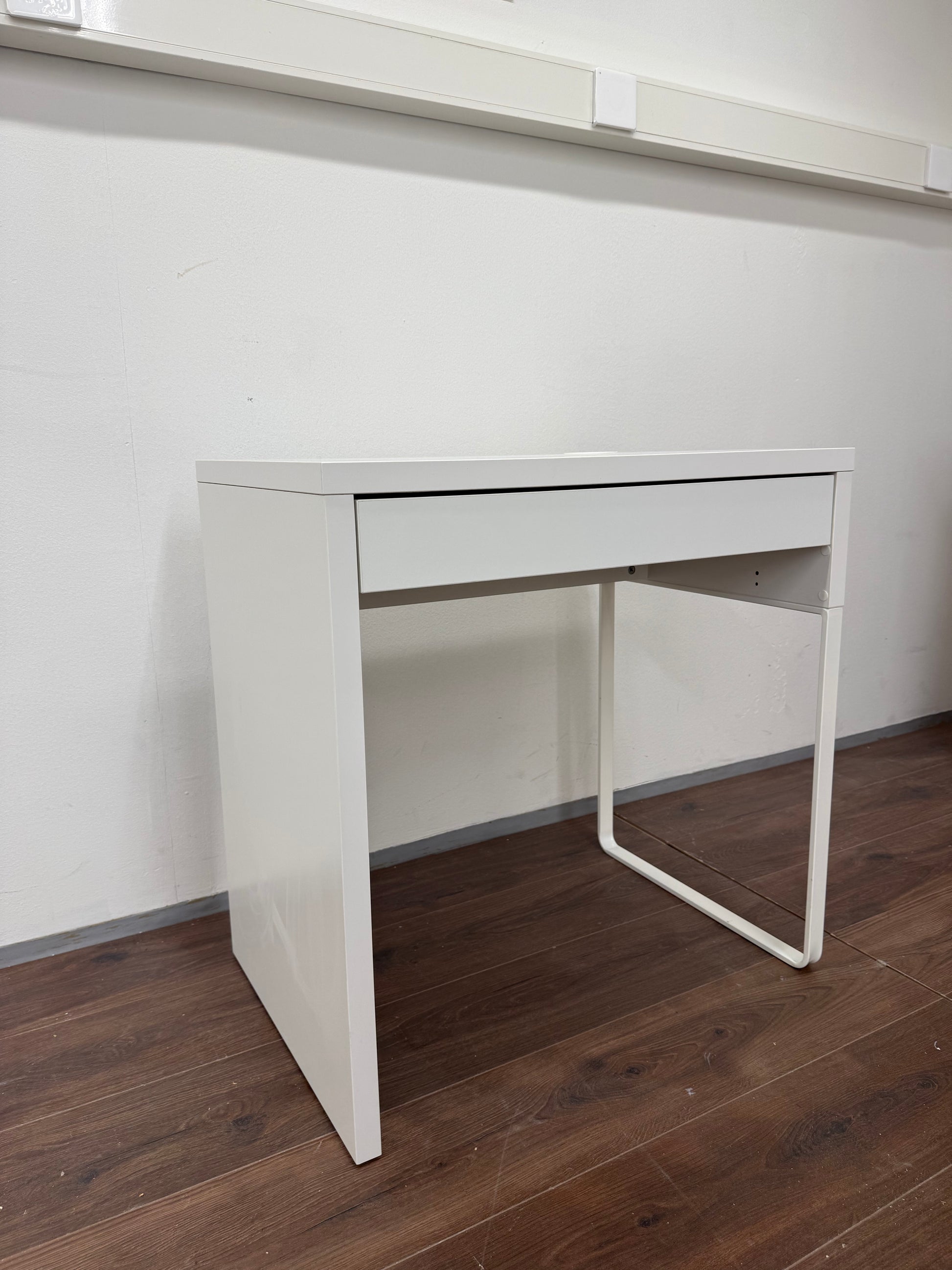 Ikea MICKE Työpöytä, valkoinen, 73x50 cm Kalustori